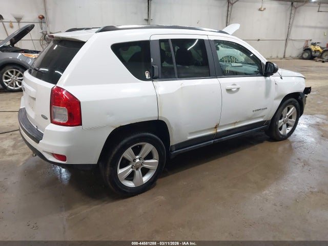 2011 JEEP COMPASS 1J4NF1FB2BD188660 Photo 3