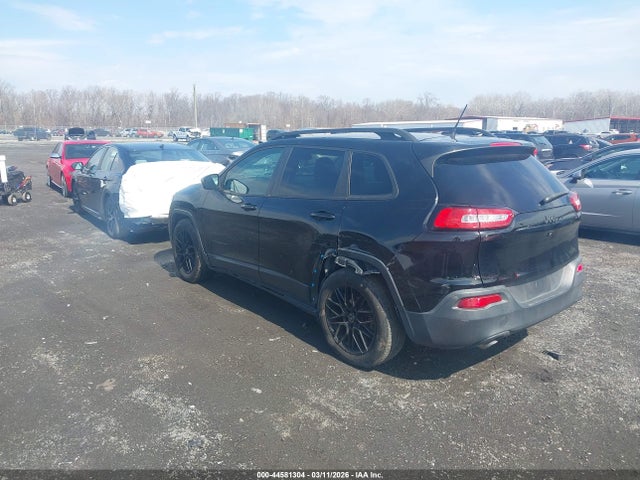 44581304 :رقم المزاد ، 1C4PJLCB8JD596592 vin ، 2018 Jeep Cherokee Latitude Fwd مزاد بيع