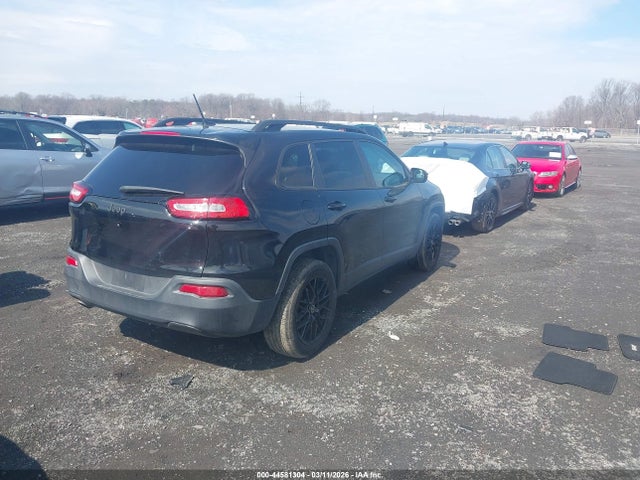 44581304 :رقم المزاد ، 1C4PJLCB8JD596592 vin ، 2018 Jeep Cherokee Latitude Fwd مزاد بيع
