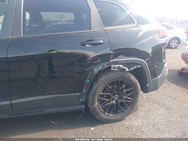 44581304 :رقم المزاد ، 1C4PJLCB8JD596592 vin ، 2018 Jeep Cherokee Latitude Fwd مزاد بيع