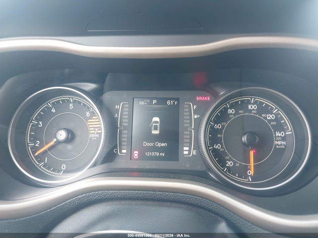 44581304 :رقم المزاد ، 1C4PJLCB8JD596592 vin ، 2018 Jeep Cherokee Latitude Fwd مزاد بيع