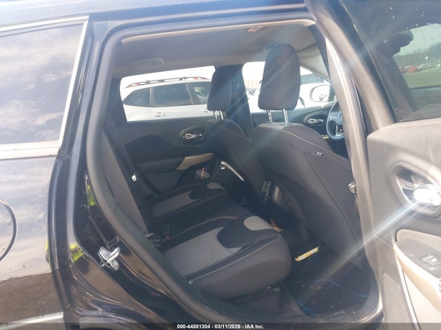 44581304 :رقم المزاد ، 1C4PJLCB8JD596592 vin ، 2018 Jeep Cherokee Latitude Fwd مزاد بيع