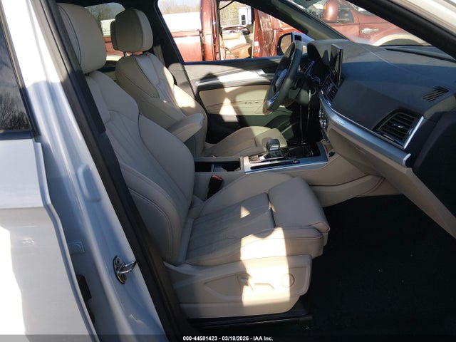 Продажа на аукционе авто 2025 Audi Q5 Premium Plus 45 Tfsi S Line Quattro S Tronic, vin: WA1EAAFY2S2017809, номер лота: 44581423