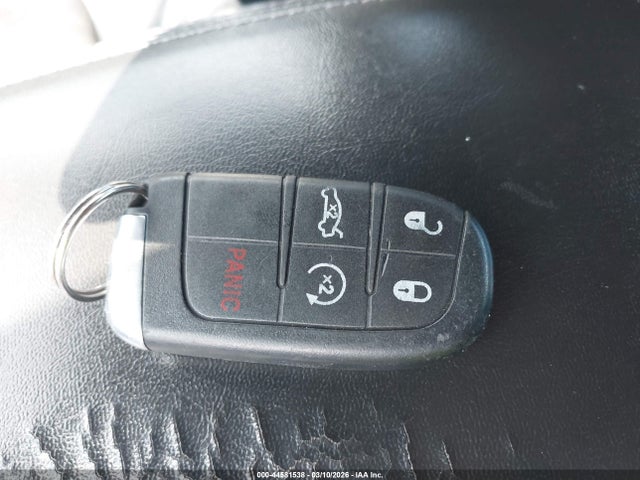 44581538 :رقم المزاد ، 1C3CCCBG0FN735982 vin ، 2015 Chrysler 200 S مزاد بيع