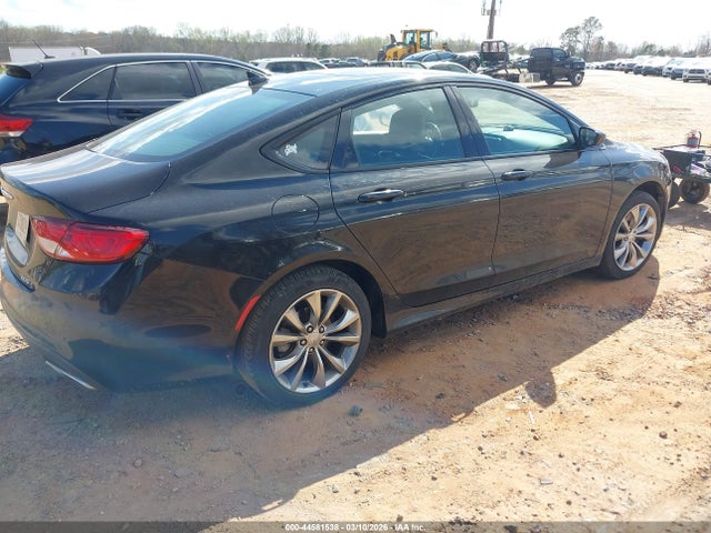 44581538 :رقم المزاد ، 1C3CCCBG0FN735982 vin ، 2015 Chrysler 200 S مزاد بيع