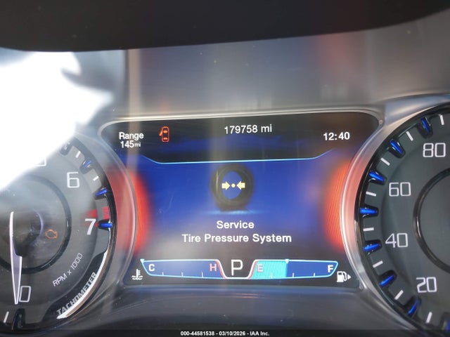 44581538 :رقم المزاد ، 1C3CCCBG0FN735982 vin ، 2015 Chrysler 200 S مزاد بيع