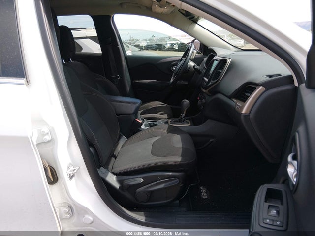 1C4PJLCS3FW766269 Jeep Cherokee Latitude