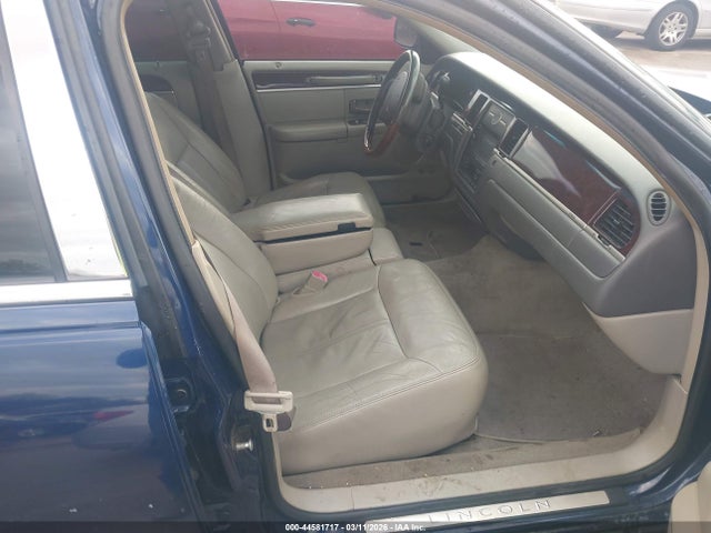 2009 LINCOLN TOWN CAR 2LNHM82V89X605778 Photo 4