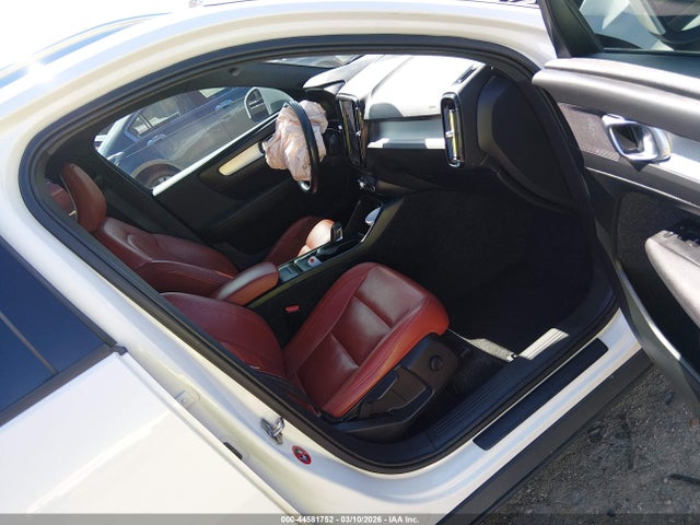 2019 Volvo Xc40 T5 Momentum/t5 R-design მანქანა იყიდება აუქციონზე, vin: YV4162XZ9K2012588, აუქციონის ნომერი: 44581752