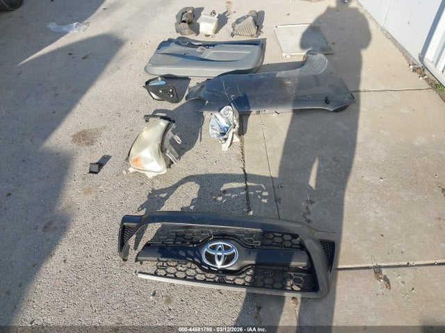 44581798 :رقم المزاد ، 5TFNX4CN8BX001696 vin ، 2011 Toyota Tacoma مزاد بيع