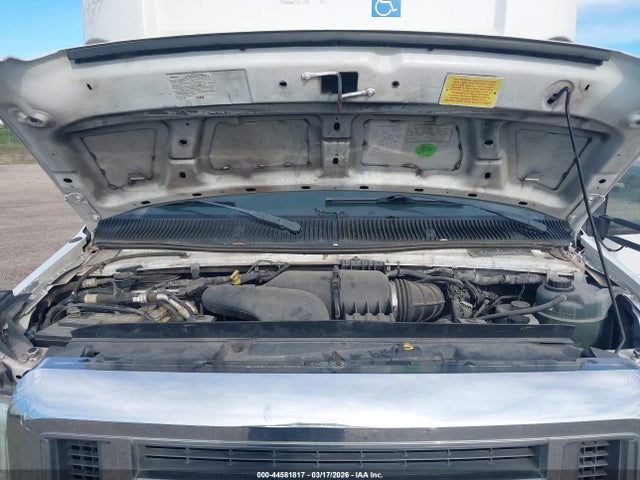 Ford E-450 Cutaway 2017 1FDFE4FS5HDC49390 Image 9
