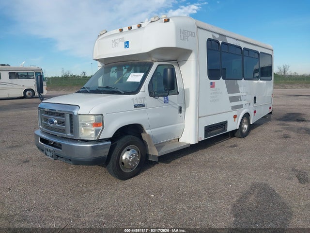 Ford E-450 Cutaway 2017 1FDFE4FS5HDC49390 Image 2
