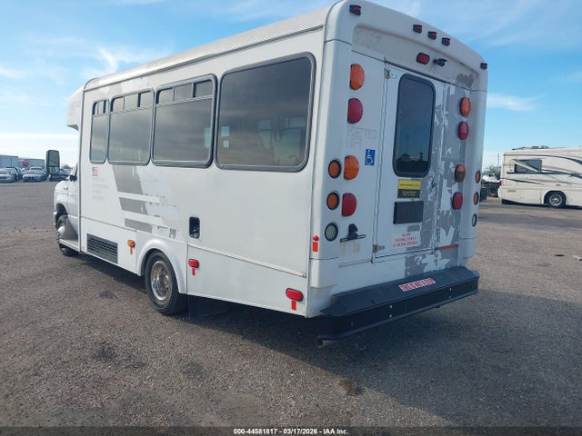 Ford E-450 Cutaway 2017 1FDFE4FS5HDC49390 Image 3