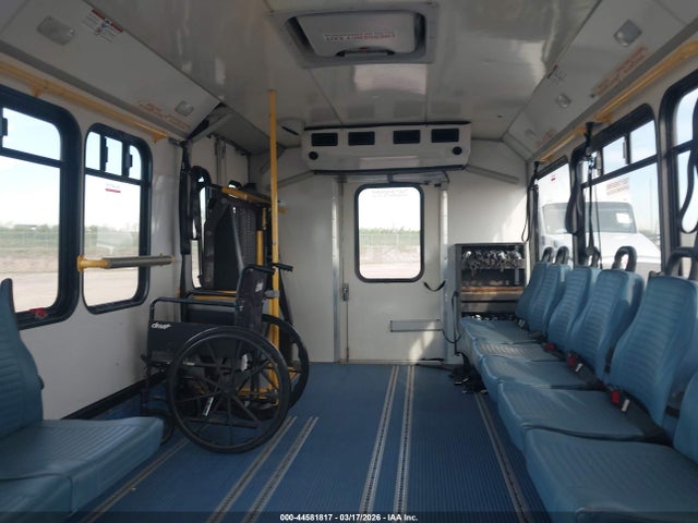 Ford E-450 Cutaway 2017 1FDFE4FS5HDC49390 Image 7