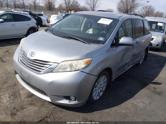 2011 TOYOTA SIENNA 5TDDK3DC9BS010222 Photo 1