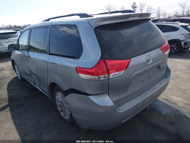 2011 TOYOTA SIENNA 5TDDK3DC9BS010222 Photo 2