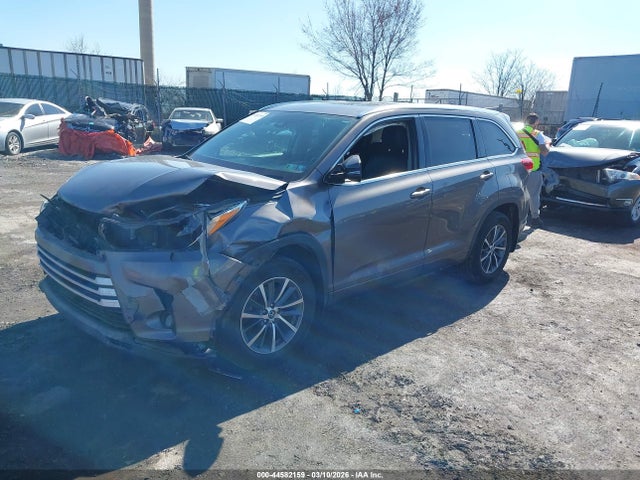 Toyota Highlander Xle 2018 5TDJZRFH6JS551091 Image 2