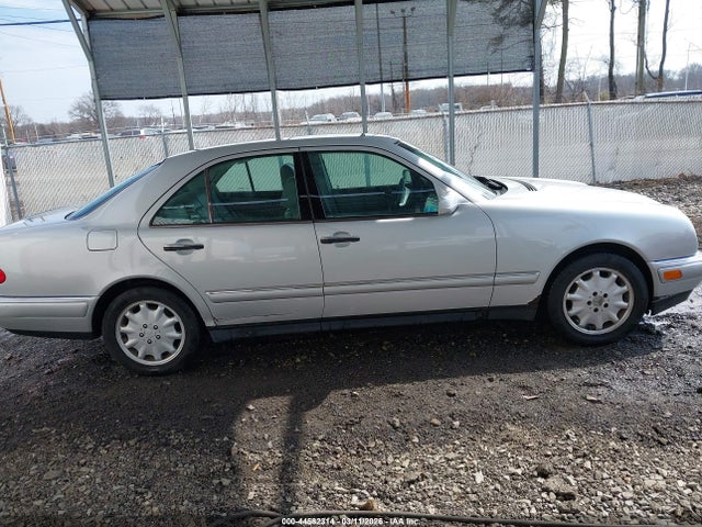 44582314 :رقم المزاد ، WDBJF65H1XA922865 vin ، 1999 Mercedes-benz E 320 مزاد بيع