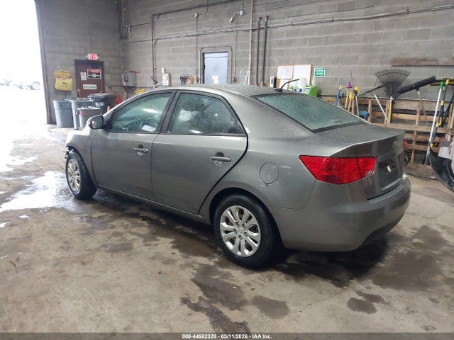 2010 KIA FORTE KNAFU4A22A5077850 Photo 2