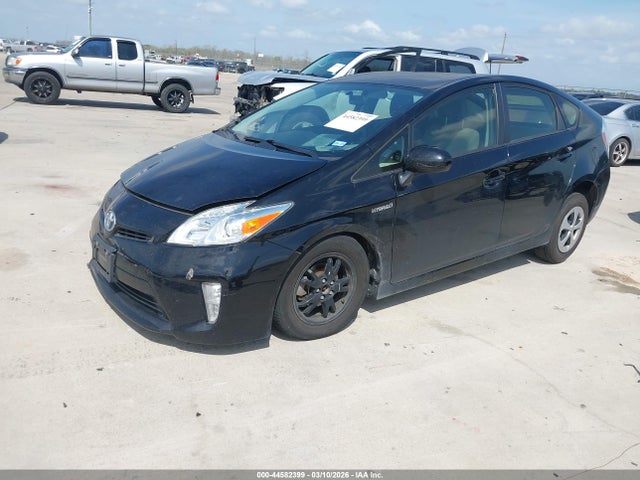 Toyota Prius Two 2015 JTDKN3DU5F1933095 Image 2