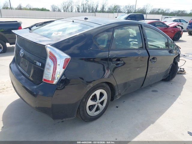 Toyota Prius Two 2015 JTDKN3DU5F1933095 Image 4