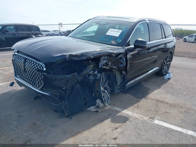 Lincoln Aviator Reserve 2025 5LM5J7XC7SGL20401 Image 2
