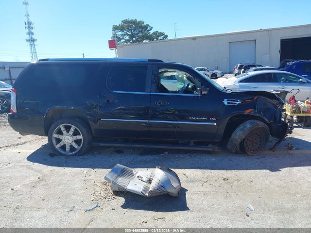 Продаж на аукціоні авто 2010 Cadillac Escalade Esv Premium, vin: 1GYUKJEF4AR105260, номер лоту: 44582559