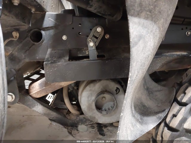 44582577 :رقم المزاد ، 1M0825GEPCM040751 vin ، 2013 John Deere 821i Gator مزاد بيع