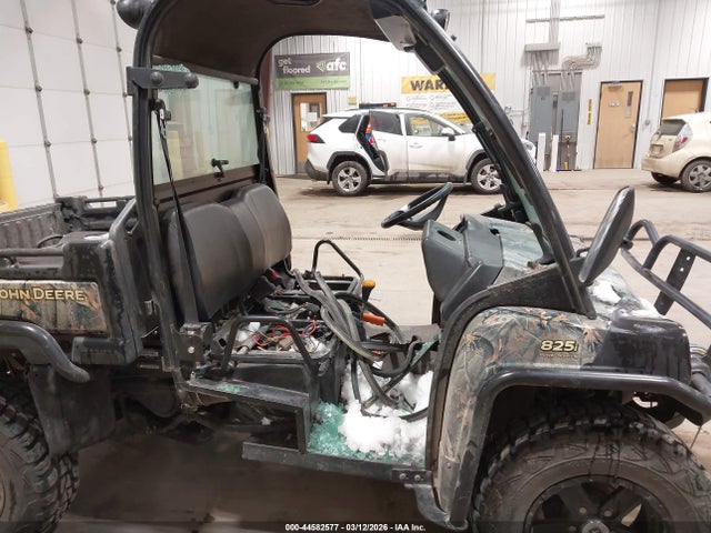 44582577 :رقم المزاد ، 1M0825GEPCM040751 vin ، 2013 John Deere 821i Gator مزاد بيع