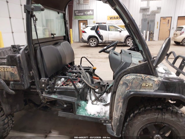 44582577 :رقم المزاد ، 1M0825GEPCM040751 vin ، 2013 John Deere 821i Gator مزاد بيع