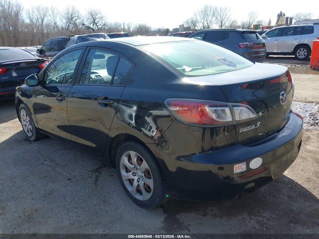 2013 MAZDA MAZDA3 JM1BL1U77D1806351 Photo 2