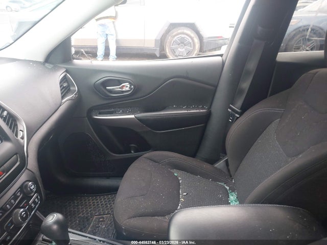 2019 JEEP CHEROKEE 1C4PJLCB6KD204968 Photo 4