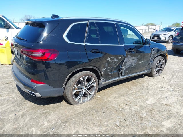 2022 BMW X5 5UXCR4C06N9J51478 Photo 3