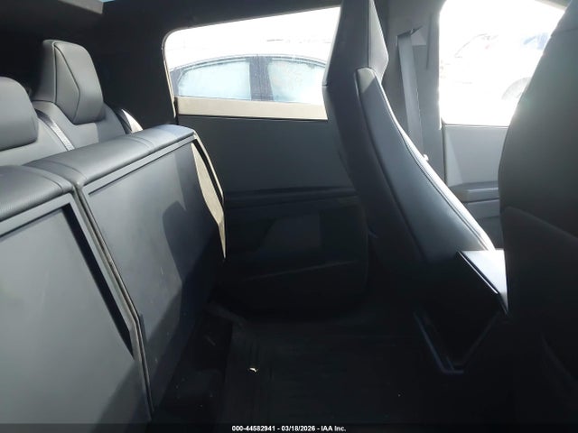 44582941 :رقم المزاد ، 7G2CEHED0RA031055 vin ، 2024 Tesla Cybertruck All-wheel Drive مزاد بيع