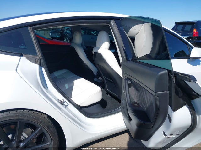2022 Tesla Model 3 Long Range Dual Motor All-wheel Drive მანქანა იყიდება აუქციონზე, vin: 5YJ3E1EB7NF178673, აუქციონის ნომერი: 44583033