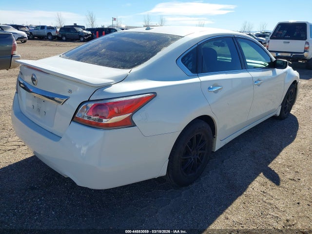 2015 Nissan Altima 2.5 S მანქანა იყიდება აუქციონზე, vin: 1N4AL3AP4FC460574, აუქციონის ნომერი: 44583059