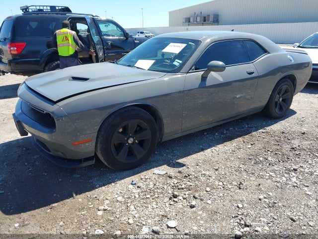 Dodge Challenger Sxt 2018 2C3CDZAG1JH183637 Image 2