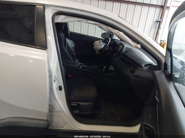Toyota C-HR XLE 2018 NMTKHMBX8JR030668 Image 5