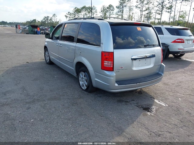 2010 CHRYSLER TOWN & COUNTRY 2A4RR8DX5AR366542 Photo 2