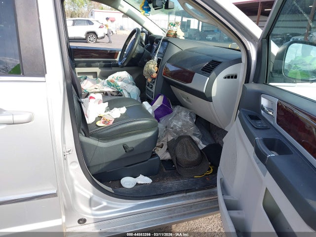 2010 CHRYSLER TOWN & COUNTRY 2A4RR8DX5AR366542 Photo 4