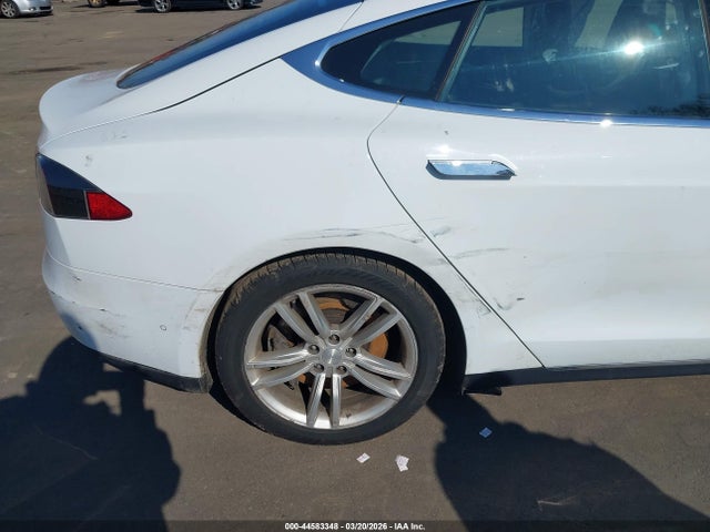 44583348 :رقم المزاد ، 5YJSA1S28FF090857 vin ، 2015 Tesla Model S 70d/85d/p85d مزاد بيع