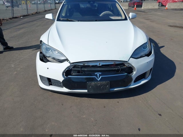 44583348 :رقم المزاد ، 5YJSA1S28FF090857 vin ، 2015 Tesla Model S 70d/85d/p85d مزاد بيع