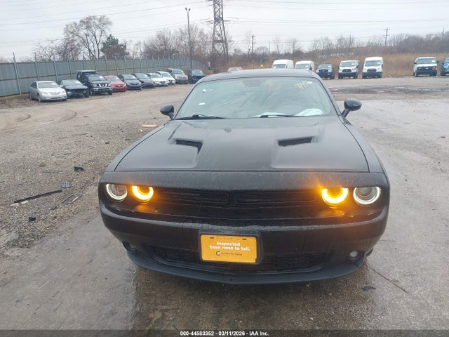 44583352 :رقم المزاد ، 2C3CDZAG2JH199426 vin ، 2018 Dodge Challenger Sxt Plus مزاد بيع
