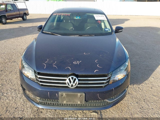 2013 Volkswagen Passat 2.5l Se მანქანა იყიდება აუქციონზე, vin: 1VWBH7A30DC104718, აუქციონის ნომერი: 44583439