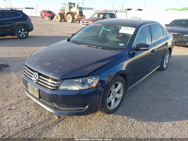 2013 Volkswagen Passat 2.5l Se მანქანა იყიდება აუქციონზე, vin: 1VWBH7A30DC104718, აუქციონის ნომერი: 44583439