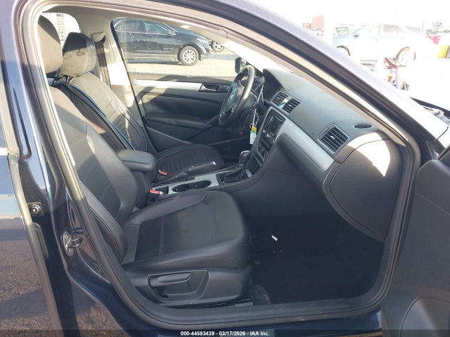 2013 Volkswagen Passat 2.5l Se მანქანა იყიდება აუქციონზე, vin: 1VWBH7A30DC104718, აუქციონის ნომერი: 44583439