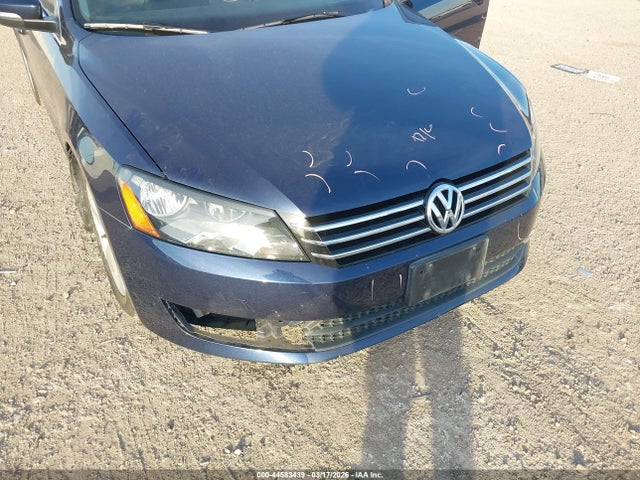 2013 Volkswagen Passat 2.5l Se მანქანა იყიდება აუქციონზე, vin: 1VWBH7A30DC104718, აუქციონის ნომერი: 44583439