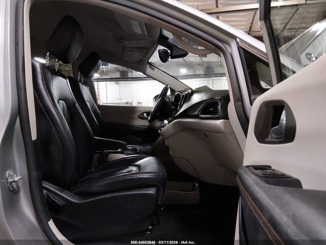Продажа на аукционе авто 2017 Chrysler Pacifica Touring-l, vin: 2C4RC1BG0HR809921, номер лота: 44583646