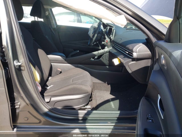 KMHLL4DG7RU776663 Hyundai ELANTRA SE