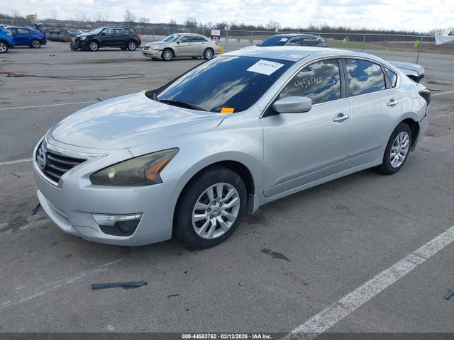 Nissan Altima 2.5 S 2015 1N4AL3AP7FC589246 Image 2